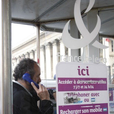 Medycy oskarżają dyrekcję France Telecom o to, że chciała ich zmusić do złamania tajemnicy zawodowej /AFP