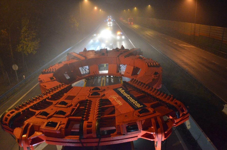 Mega transport na autostradzie w Łódzkiem /GDDKiA Łódź /Materiały prasowe