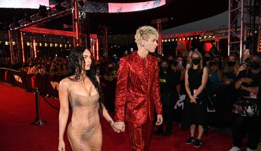 Megan Fox i Machine Gun Kelly mają wstrząsający rytuał! Piją nawzajem swoją… krew! "To tylko kilka kropel"