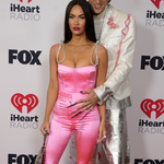 Megan Fox wystylizowana na lalkę Barbie na IHeart Radio Music Awards