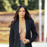 Megan Fox założyła prześwitującą bluzkę