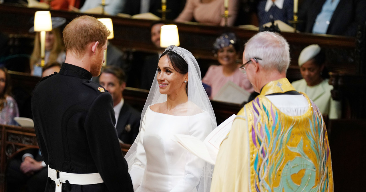 Meghan Markle i książę Harry składają sobie przysięgę małżeńską /AFP