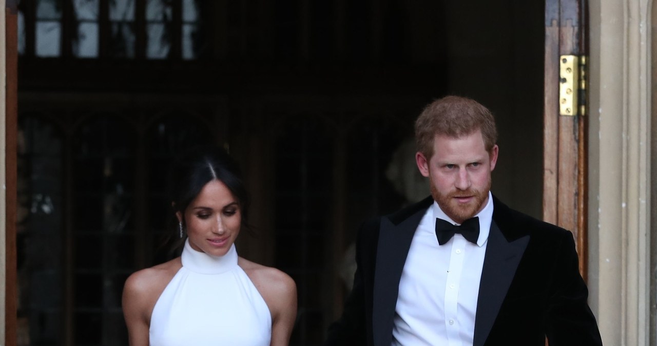 Meghan Markle i książę Harry w strojach niczym z filmów o Bondzie /East News