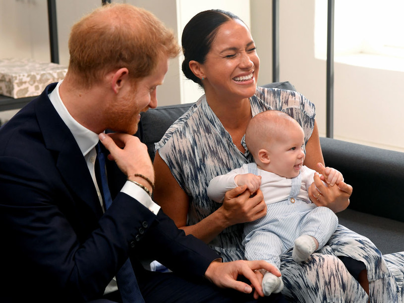 Meghan Markle i książę Harry z synem /	Toby Melville /Getty Images