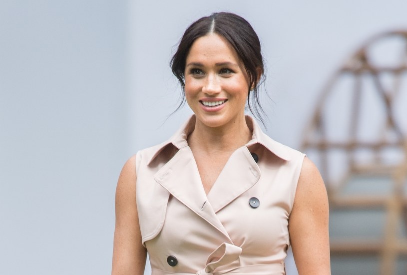Meghan Markle nie do poznania. Brudny sweter i bransoletka od księcia Karola