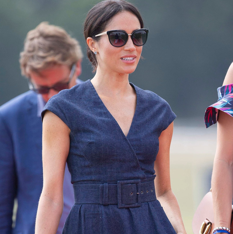   Meghan Markle in a fashionable denim dress was thrilled at a polo match! / Is News 
