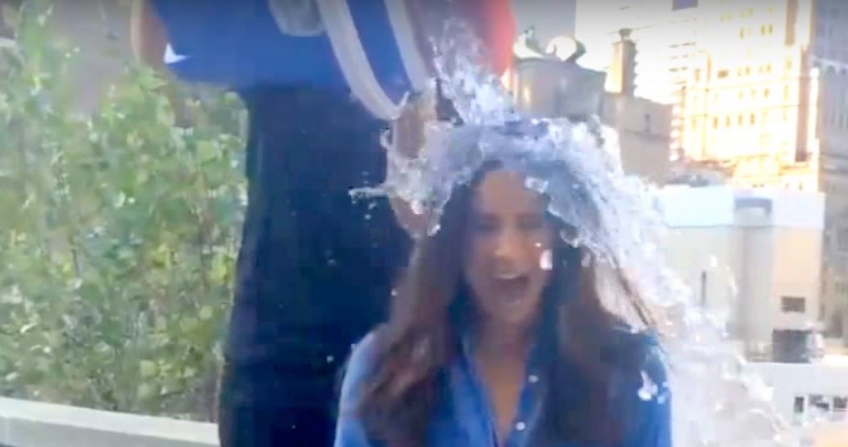 Meghan Markle wzięła udział w "Ice Bucket Challenge" /YouTube /materiał zewnętrzny