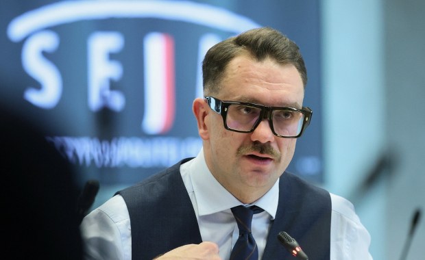 Mejza rozważa udział w walkach a klatce. Co na to PiS?