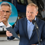 Mejza zszokował w polskim Sejmie. Tusk, Kaczyński, a w tle... Paulo Sousa!