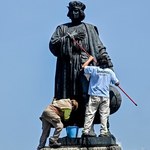 Meksyk: Pomnik Krzysztofa Kolumba zostanie zastąpiony repliką prekolumbijskiego monumentu 
