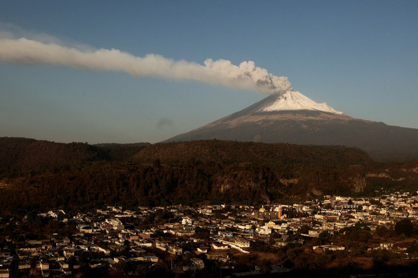 Meksykański wulkan nieustannie wypluwa pył i popiół /IMELDA MEDINA / Reuters / Forum /Agencja FORUM