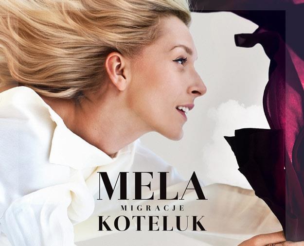 Mela Koteluk na okładce albumu "Migracje" /