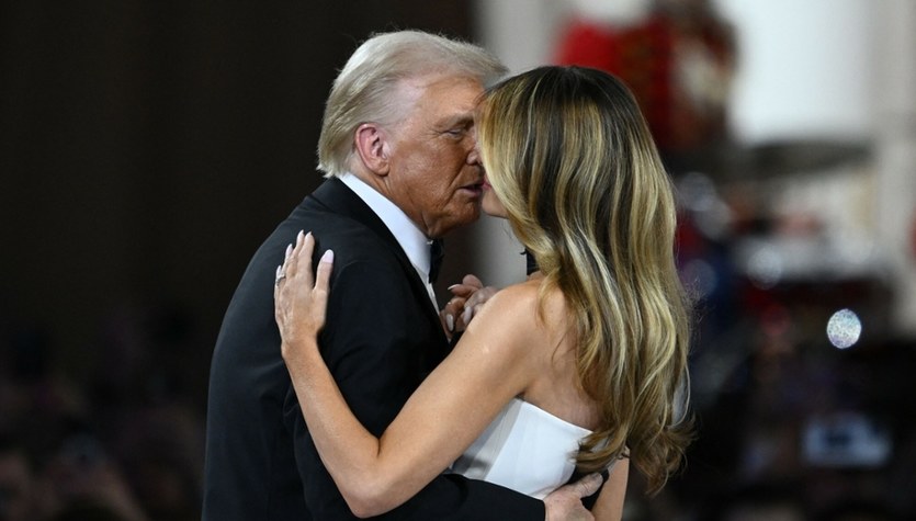 Melania Trump i jej pierwszy taniec z prezydentem. Kreacja pierwszej damy zachwyciła