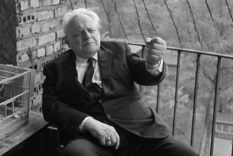Melchior Wańkowicz na balkonie swojego mieszkania w Warszawie, 1966 /Andrzej Szypowski /East News