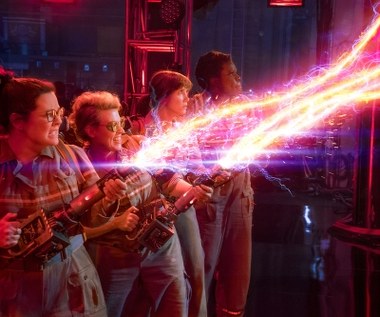 Melissa McCarthy, Kate McKinnon, Kristen Wiig i Leslie Jones w scenie z filmu "Ghostbusters. Pogromcy duchów"