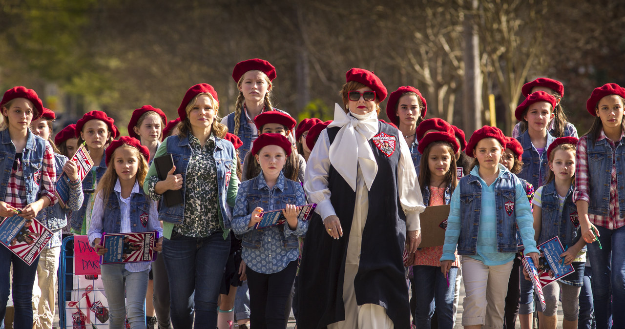 Melissa McCarthy (w środku) wciela się w tytułową "Szefową" /materiały prasowe