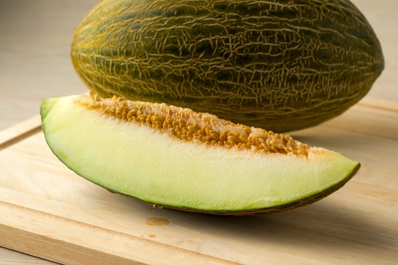 Melon zielony to słodszy krewny ogórka. Doskonale nawadnia organizm /123RF/PICSEL