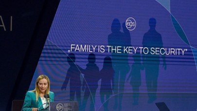 Meloni chce zatrzymać imigrantów. „Poprzez misję UE, w tym morskich sił zbrojnych”