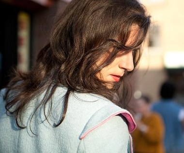 Melvil Poupaud w scenie z filmu "Na zawsze Laurence"