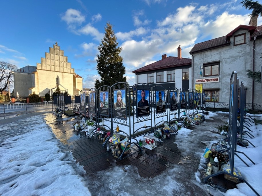 Memoriał upamiętniający poległych żołnierzy /Mateusz Chłystun /RMF FM