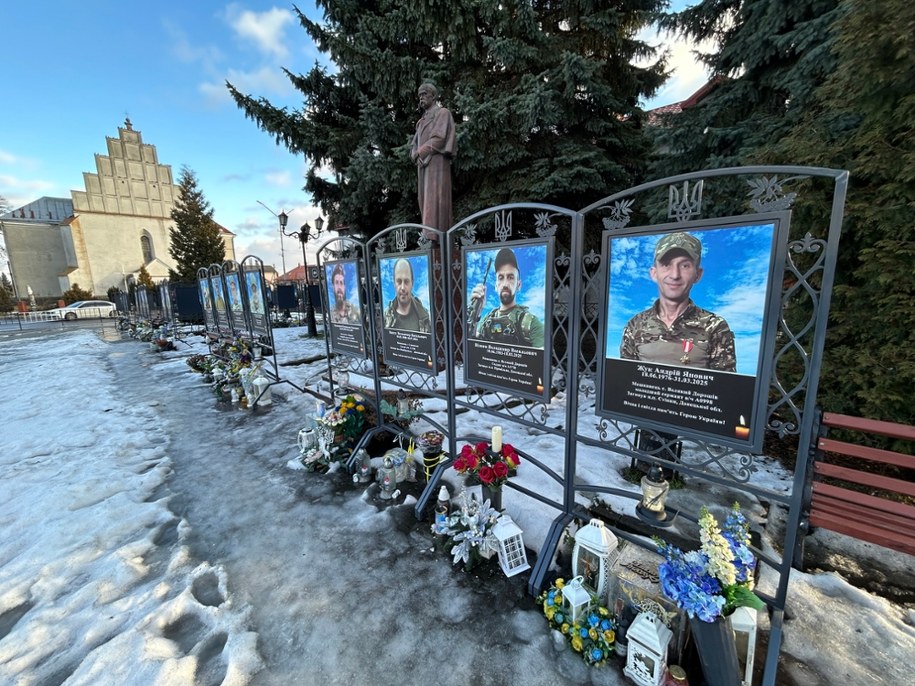 Memoriał upamiętniający poległych żołnierzy /Mateusz Chłystun /RMF FM