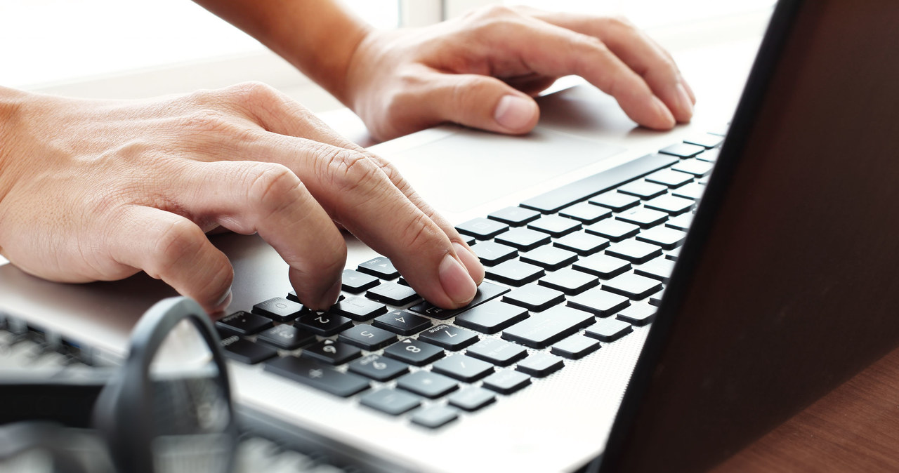 MEN: Nauczyciele mogą ponownie ubiegać się o bon na zakup laptopa /123RF/PICSEL