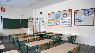 ​MEN: Pracę nauczyciela organizuje dyrektor. Zawieszenie zajęć dotyczy też praktyk