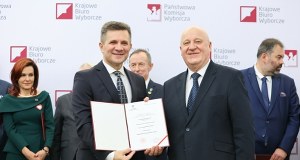 "Mentalnie znajduje się po stronie Tuska". PiS chce usunąć senatora z klubu