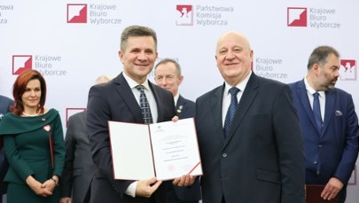 "Mentalnie znajduje się po stronie Tuska". PiS chce usunąć senatora z klubu