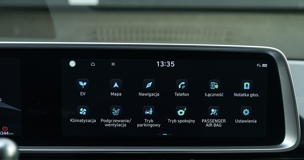 Menu centralnego ekranu Ioniq 6 wygląda przejrzyście, ale przestaje takie być, gdy zagłębimy się w niektóre opcje /Karol Tynka /INTERIA.PL