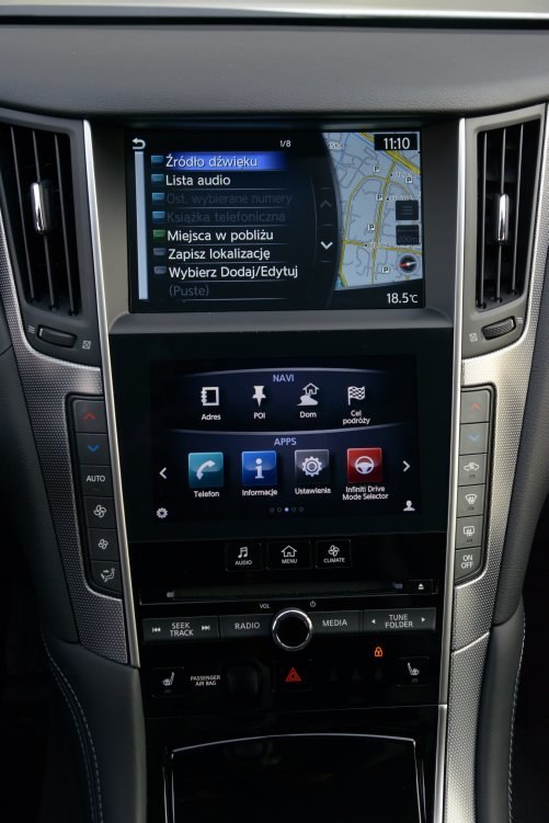 Menu główne ekranu dotykowego. Poprzez InTouch obsługuje się nawigację satelitarną, telefon, a także zmienia ustawienia np. układu kierowniczego. /Auto Moto