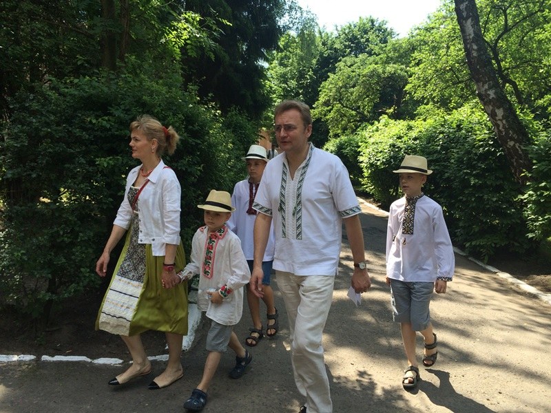 Mer Lwowa z rodziną w drodze na głosowanie /Krzysztof Kot /RMF FM