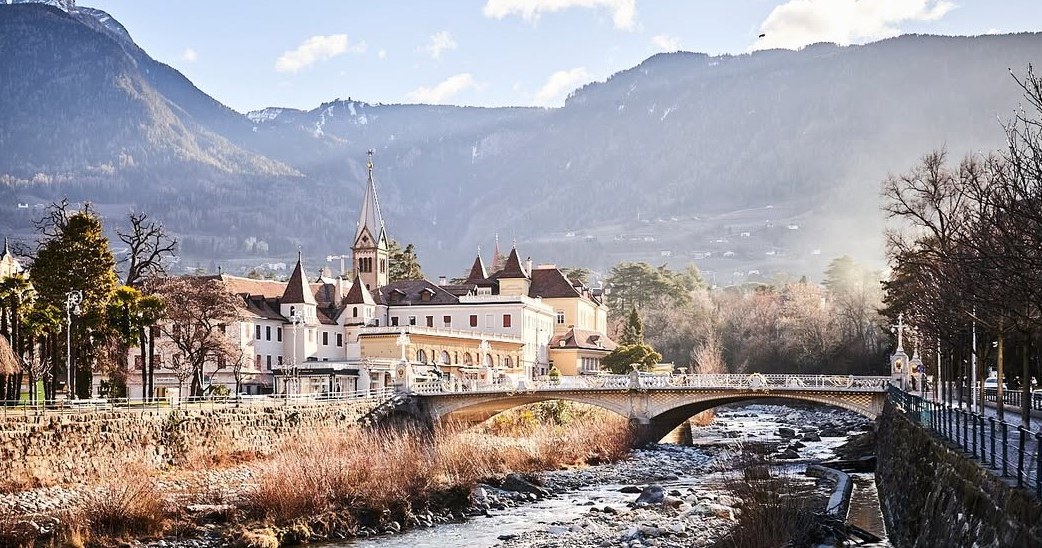 Мерано - чарівне місто на півночі Італії, у регіоні Південний Тіроль, неподалік австрійського кордону /Domena publiczna