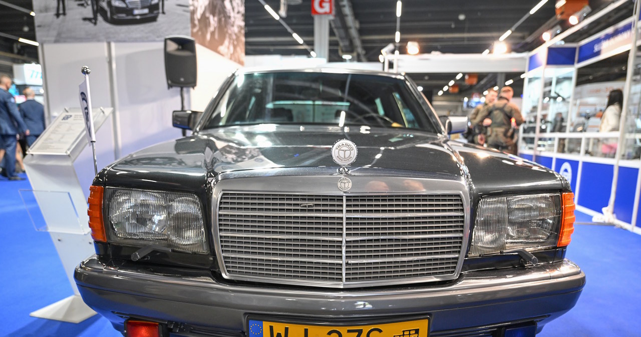 Mercedes 560SL Trasco Służby Ochrony Państwa fot. Targi Kielce /