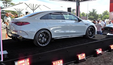 Mercedes-AMG CLA 45 4MATIC+ ma kosmiczną moc i osiągi. I może udawać auto spalinowe