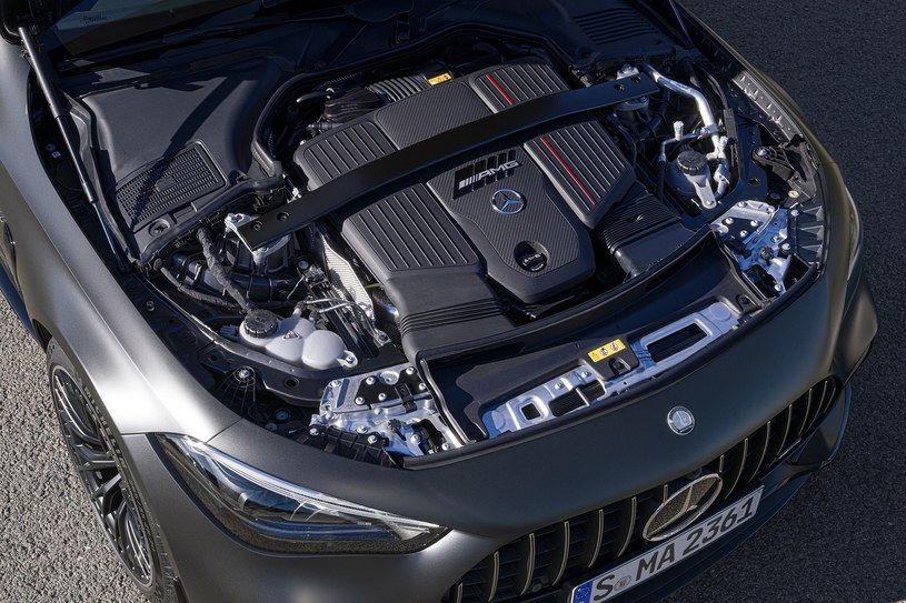 Mercedes-AMG CLE 53 ma 6-cylindrowy silnik o mocy 449 KM i 560 Nm momentu obrotowego /Mercedes