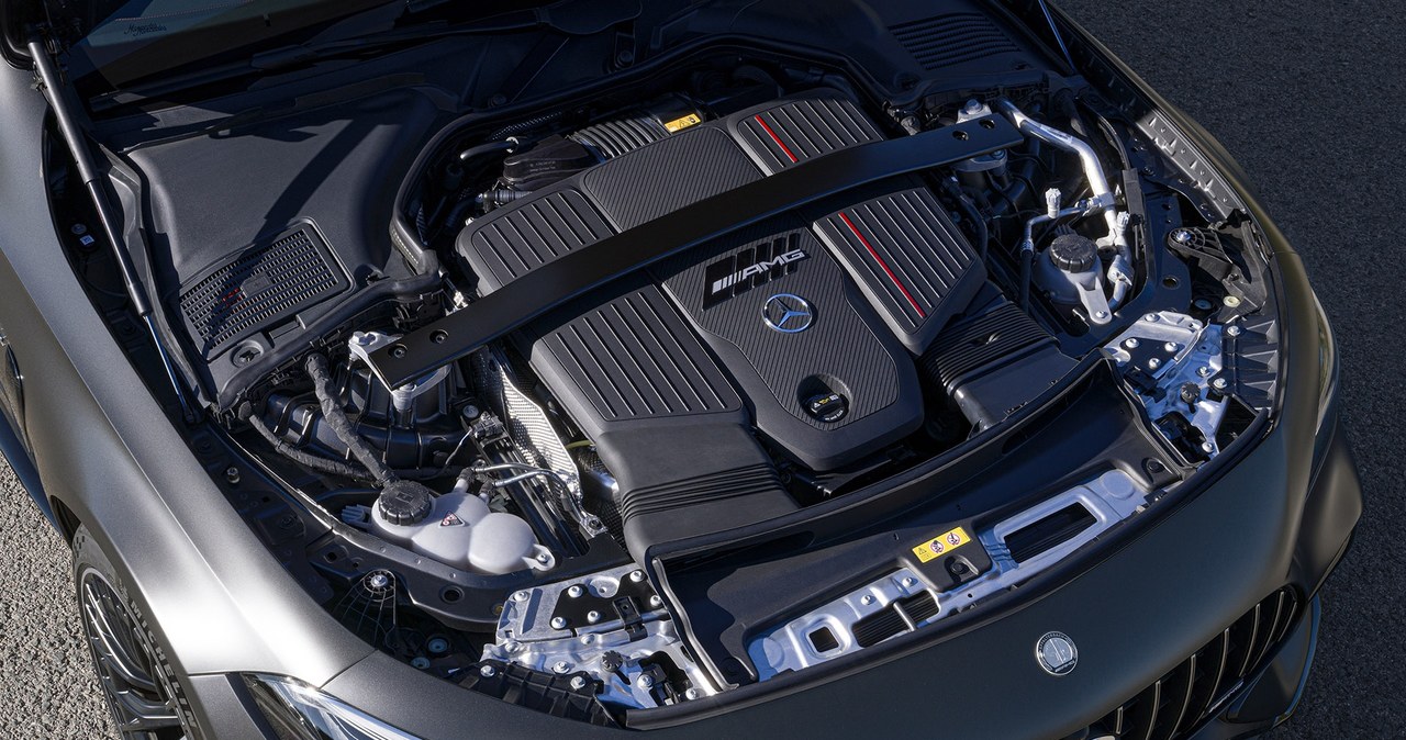 Mercedes-AMG CLE 53 ma 6-cylindrowy silnik o mocy 449 KM i 560 Nm momentu obrotowego /Mercedes