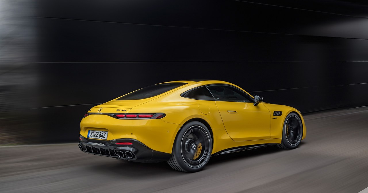 Mercedes-AMG GT 43 debiutuje z 4-cylindrowym silnikiem benzynowym /Mercedes /materiały prasowe