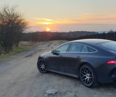 Mercedes-AMG GT 63 S 4-drzwiowe coupe. Wygląda jak sedan, ale to wcielony potwór 