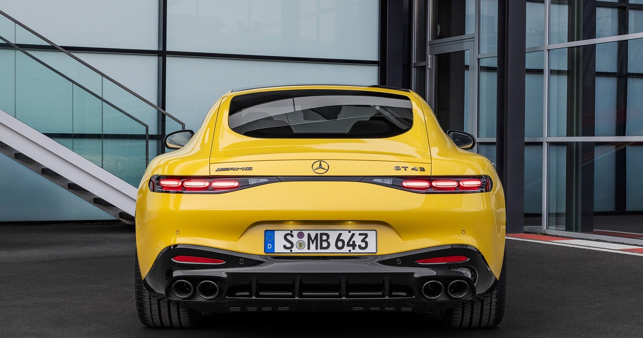 Mercedes-AMG GT kosztuje w Polsce od  990 000 zł /Mercedes /materiały prasowe