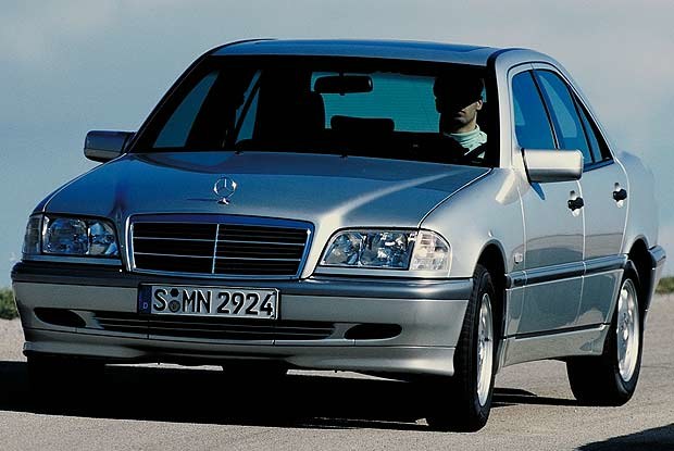 Mercedes C-Klasa z 1999 roku (kliknij) /INTERIA.PL