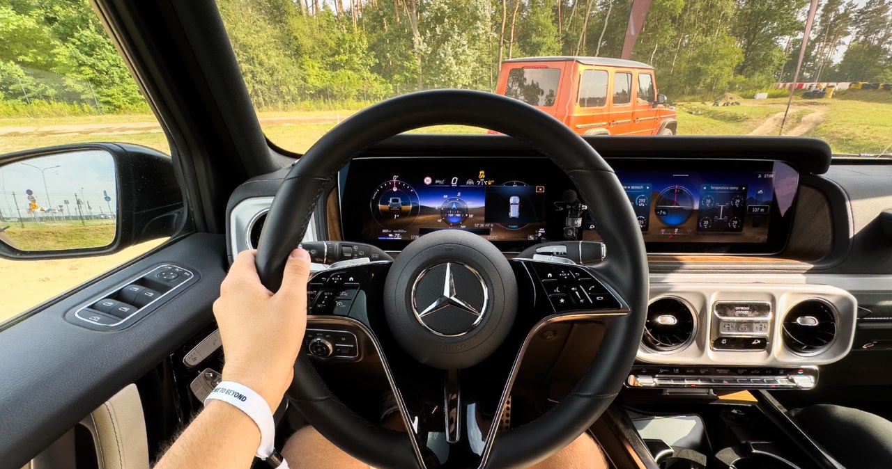 Mercedes G 580 z technologią EQ. Kabina jest luksusowa i nowoczesna. /Jan Guss-Gasiński /INTERIA.PL