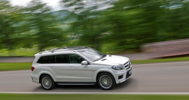 Mercedes GL 63 AMG porusza się na alufelgach o średnicy 21 cali /Mercedes