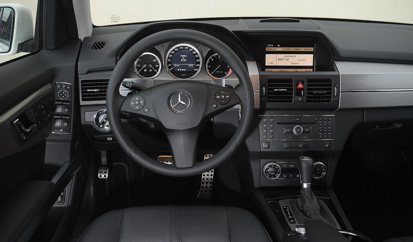 Mercedes GLK deska rozdzielcza /Motor