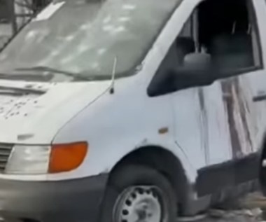 Mercedes na polskich tablicach ostrzelany w Mariupolu