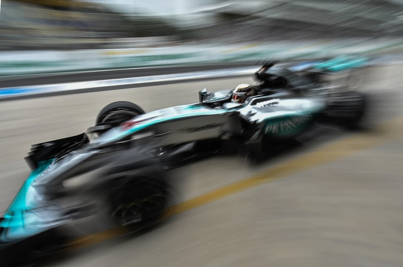 Mercedes potwierdza dominację w sezonie 2015 /AFP