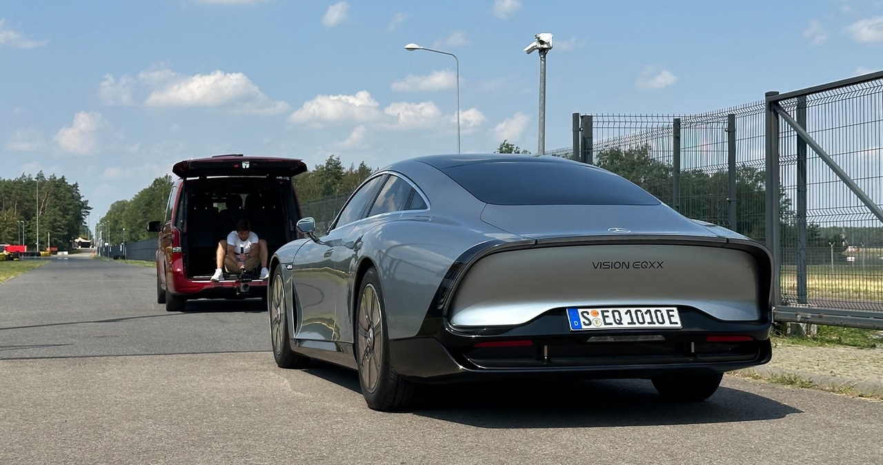 Mercedes Vision EQXX jest opływowy jak kropla wody i korzysta z zaawansowanej aerodynamiki. /Jan Guss-Gasiński /INTERIA.PL