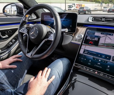 Mercedes wprowadza nowy poziom autonomii. Można zdjąć ręce z kierownicy
