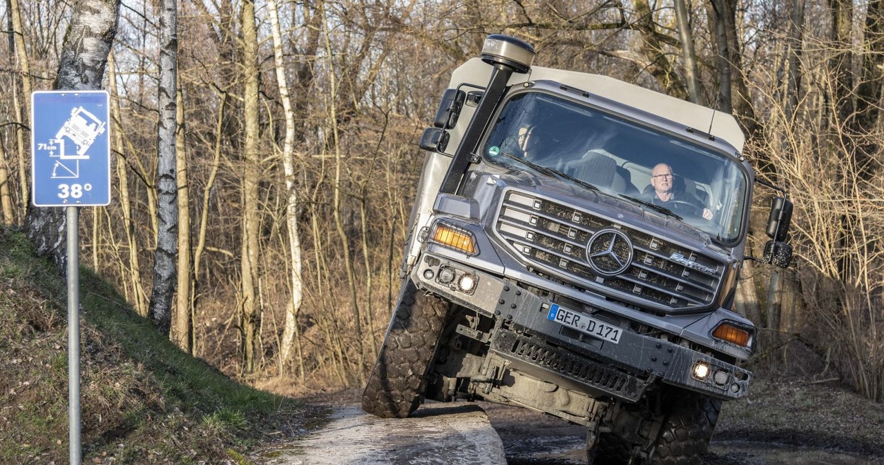 Mercedes Zetros. Takie auta ciągać będą lawety z czołgami /Informacja prasowa