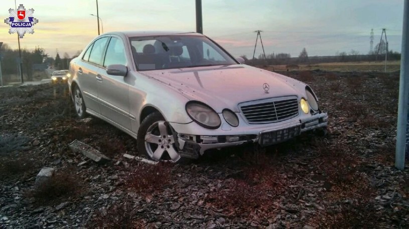 Mercedes został uszkodzony, a jego kierowca stracił prawo jazdy /Informacja prasowa